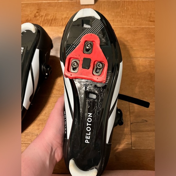 Peloton Cycling Shoes - Picture 5 of 6